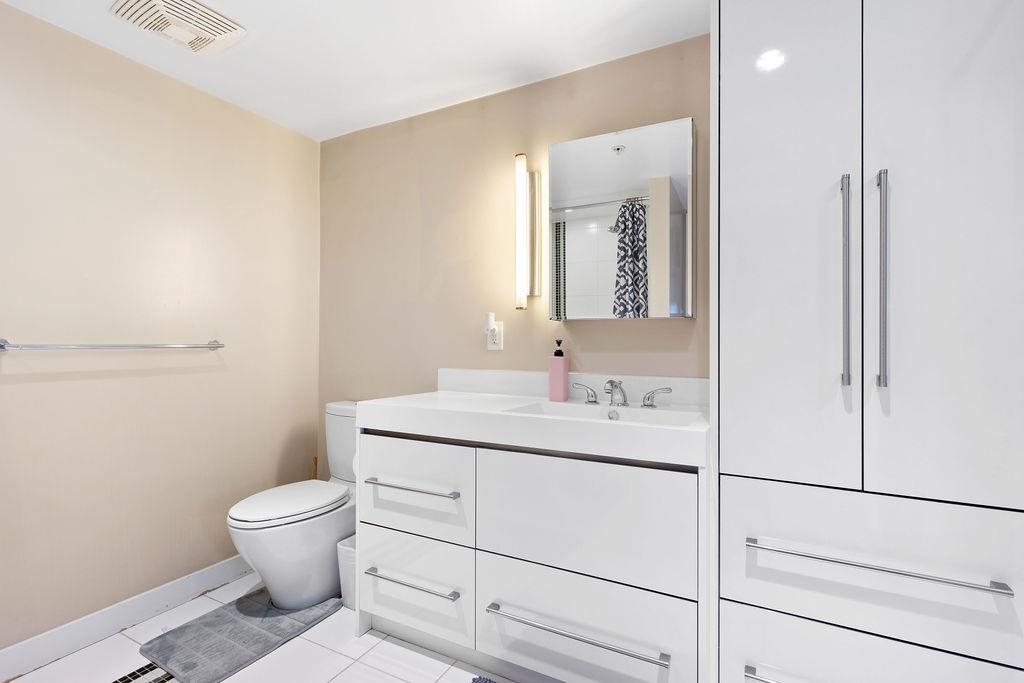 Powder Room Photo of 406 718 Main Street, Vancouver, BC