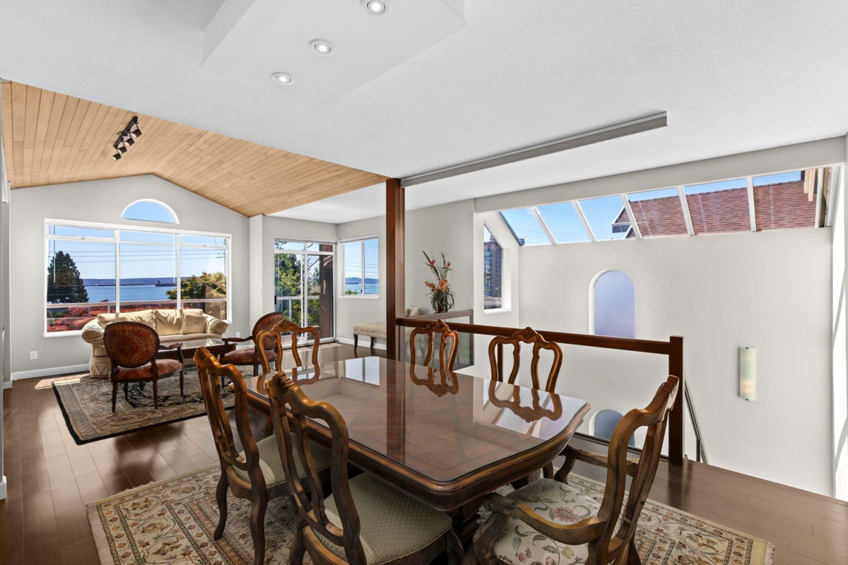 Breakfast Nook Photo of 2319 Marine Drive, West Vancouver, BC