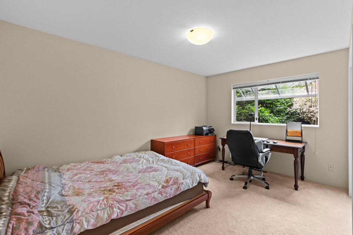 Entry Foyer Photo of 2319 Marine Drive, West Vancouver, BC