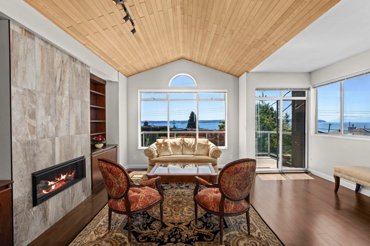 Exterior Front Photo of 2319 Marine Drive, West Vancouver, BC