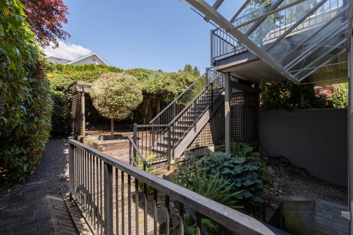 Front Yard Photo of 2319 Marine Drive, West Vancouver, BC