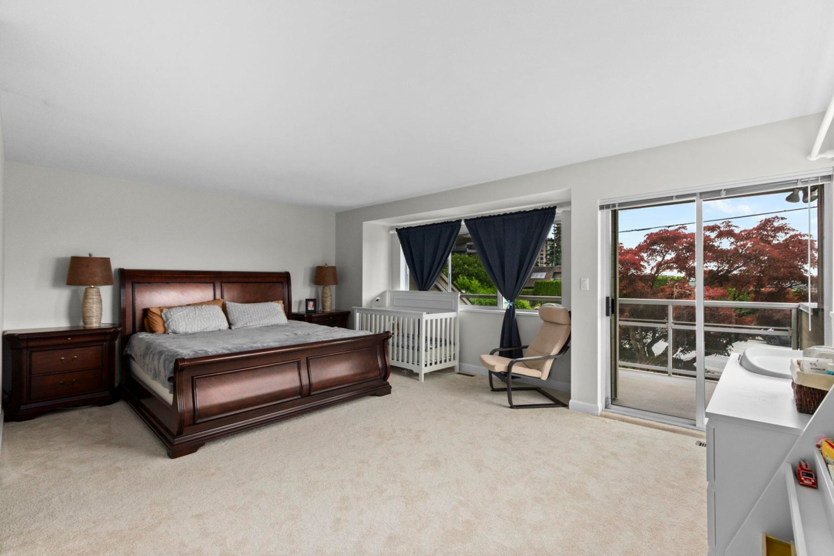 Guest Bathroom Photo of 2319 Marine Drive, West Vancouver, BC