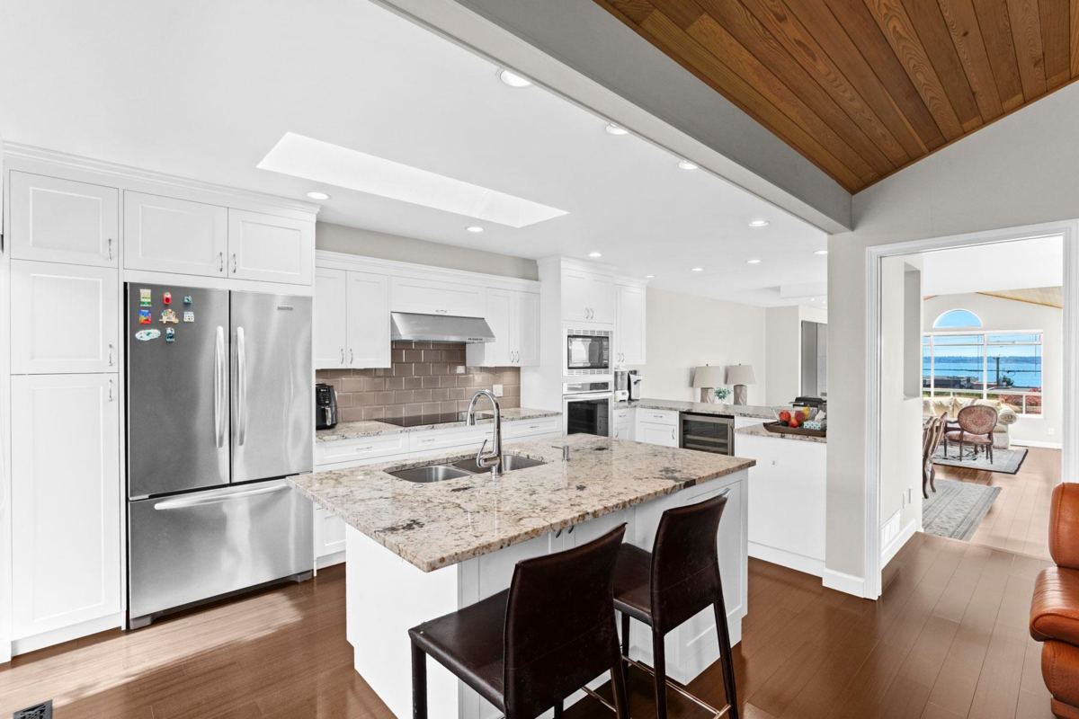 Living Room Photo of 2319 Marine Drive, West Vancouver, BC