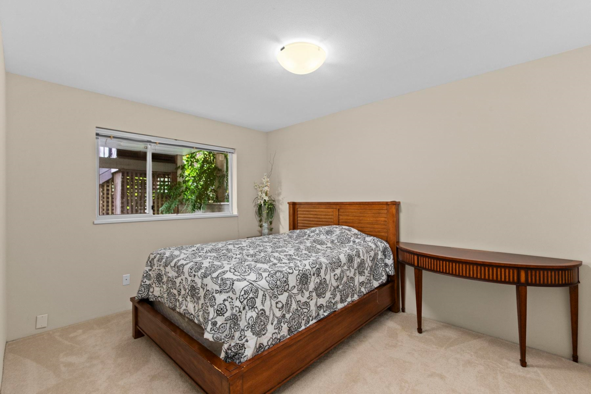 Mudroom Photo of 2319 Marine Drive, West Vancouver, BC