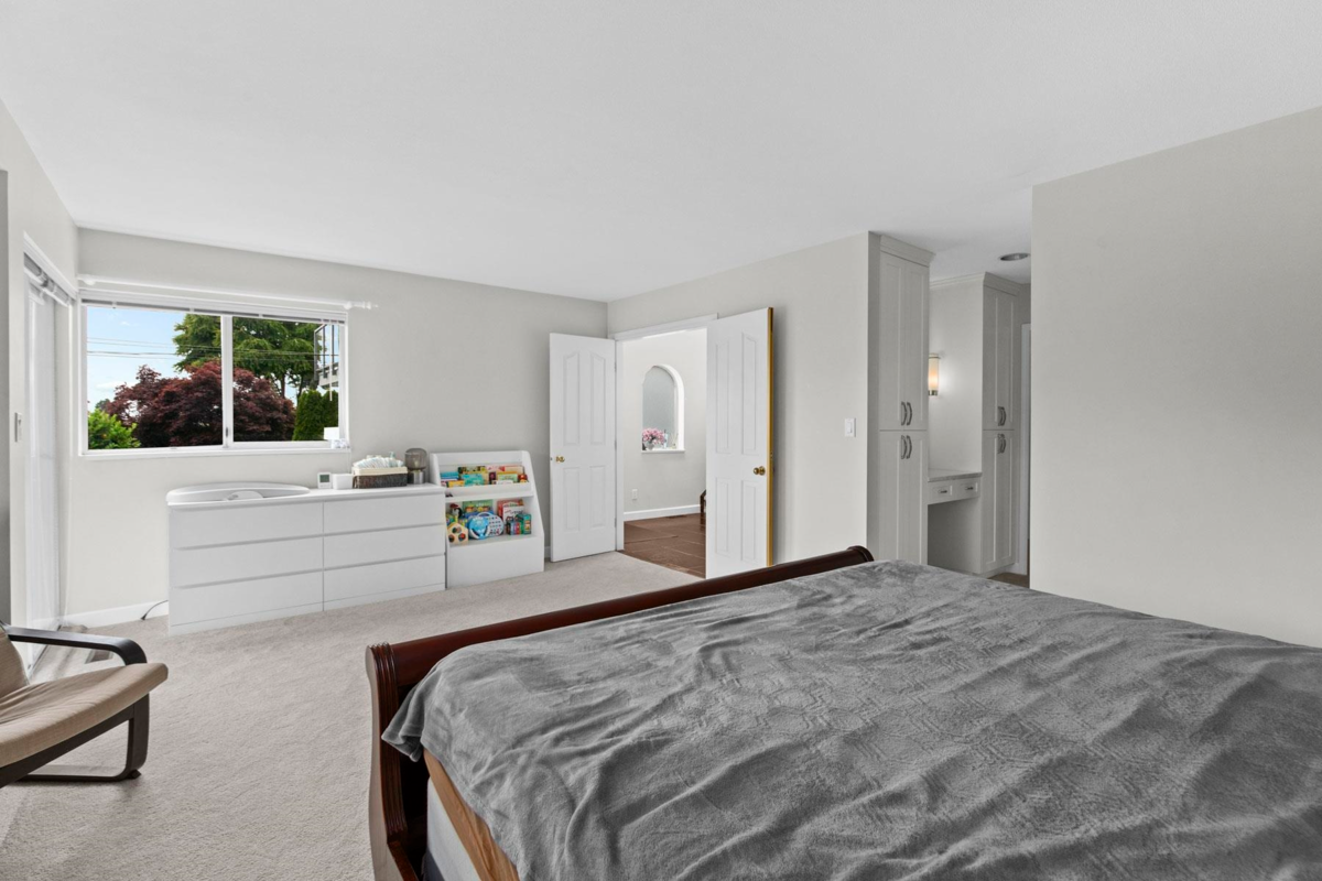 Office / Den Photo of 2319 Marine Drive, West Vancouver, BC