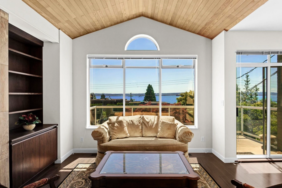 Primary Bathroom Photo of 2319 Marine Drive, West Vancouver, BC