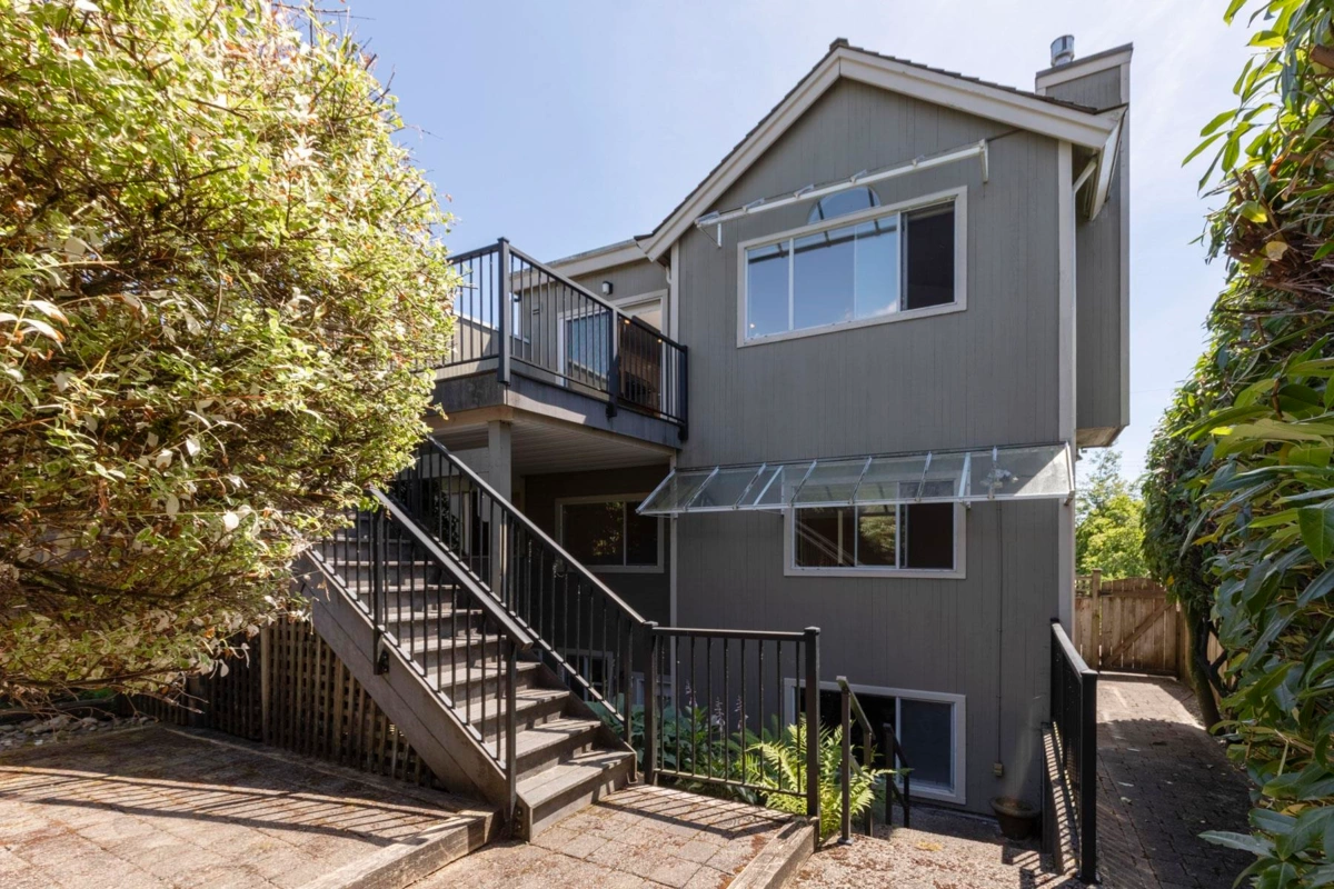 Swimming Pool Photo of 2319 Marine Drive, West Vancouver, BC