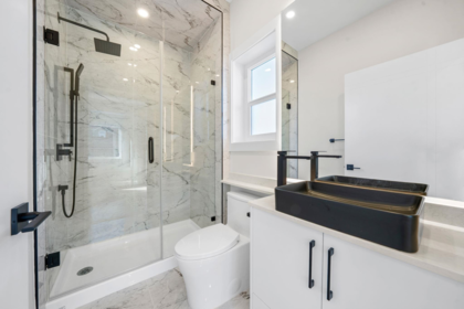 Hot Tub / Spa Photo of 4318 Nanaimo Street, Vancouver, BC
