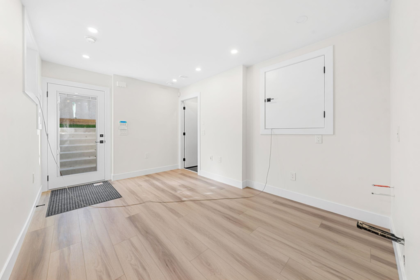Powder Room Photo of 4318 Nanaimo Street, Vancouver, BC