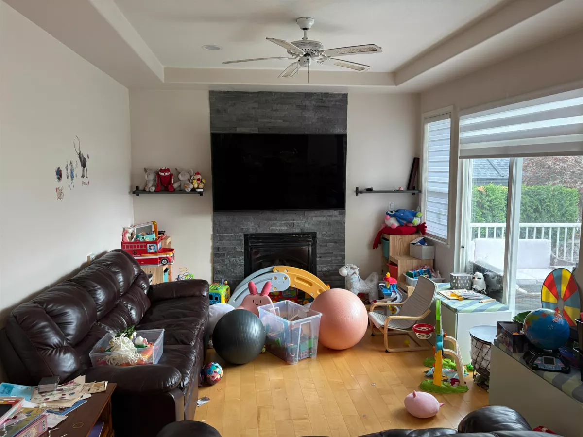 Dining Area Photo of 10476 169a Street, Surrey, BC