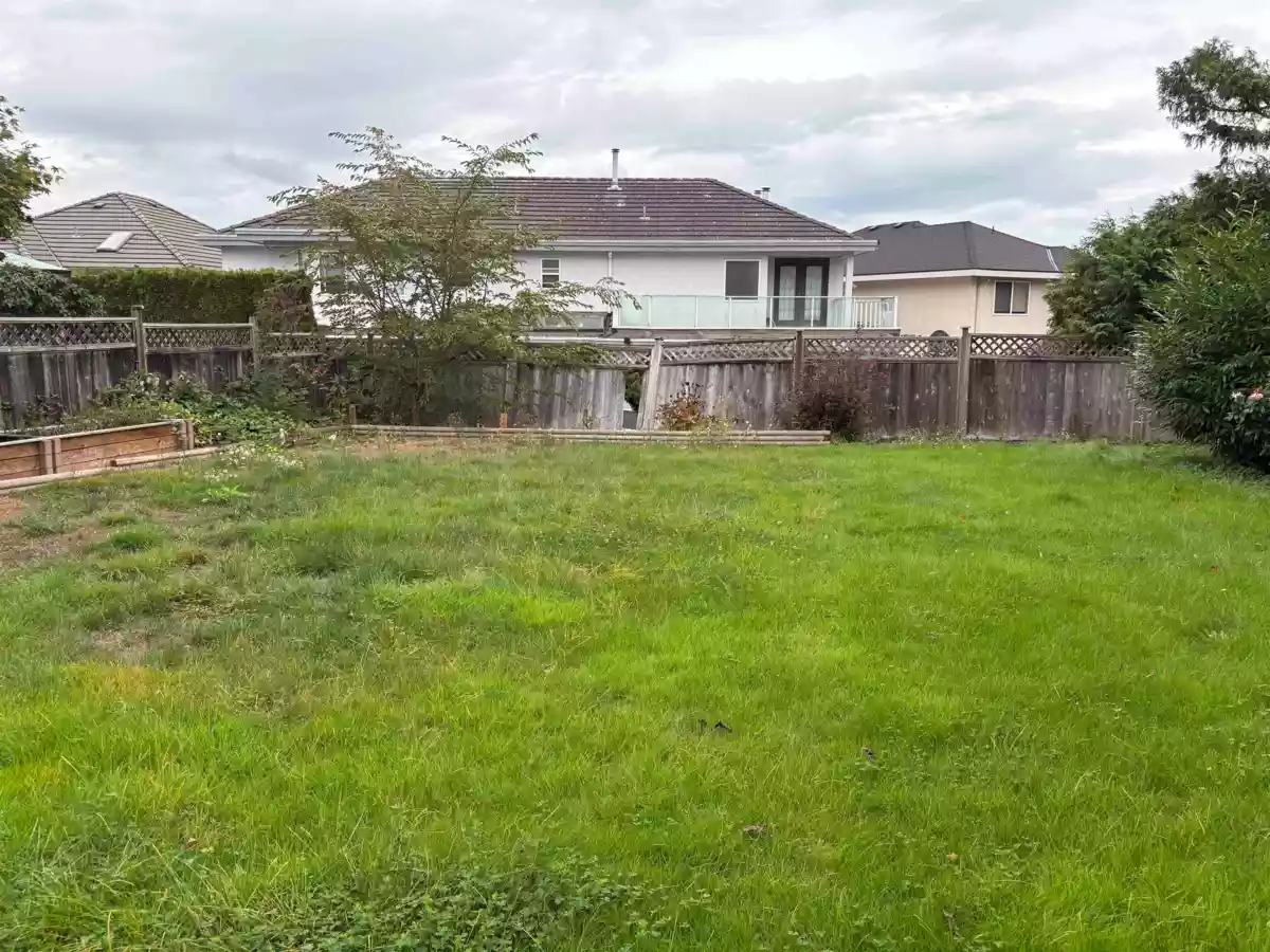 Hallway Photo of 10476 169a Street, Surrey, BC