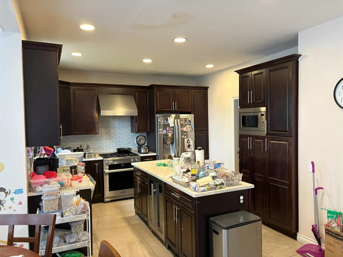 Living Room Photo of 10476 169a Street, Surrey, BC