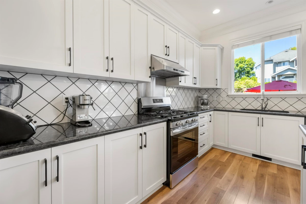 Entry Foyer Photo of 19629 68a Avenue, Langley, BC
