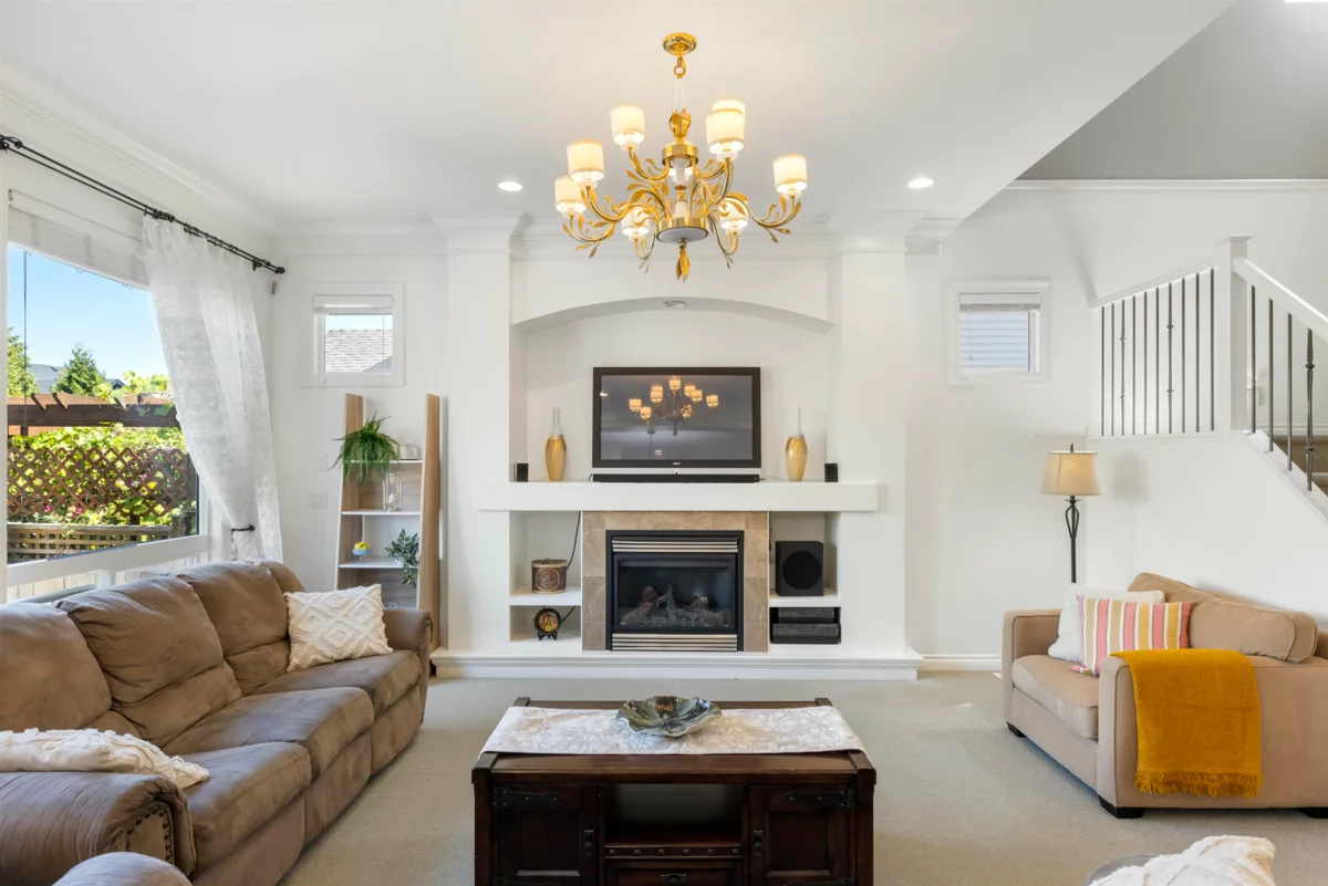 Kitchen Island Photo of 19629 68a Avenue, Langley, BC