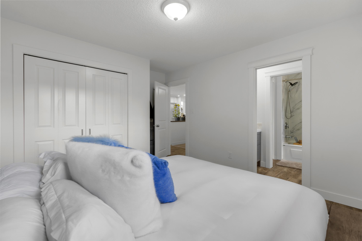 Guest Bathroom Photo of 20334 38a Avenue, Langley, BC