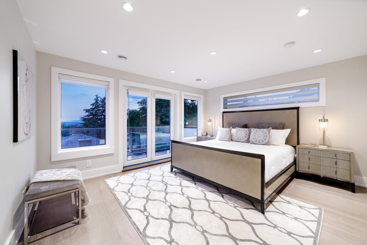 Guest Bathroom Photo of 517 Granada Crescent, North Vancouver, BC