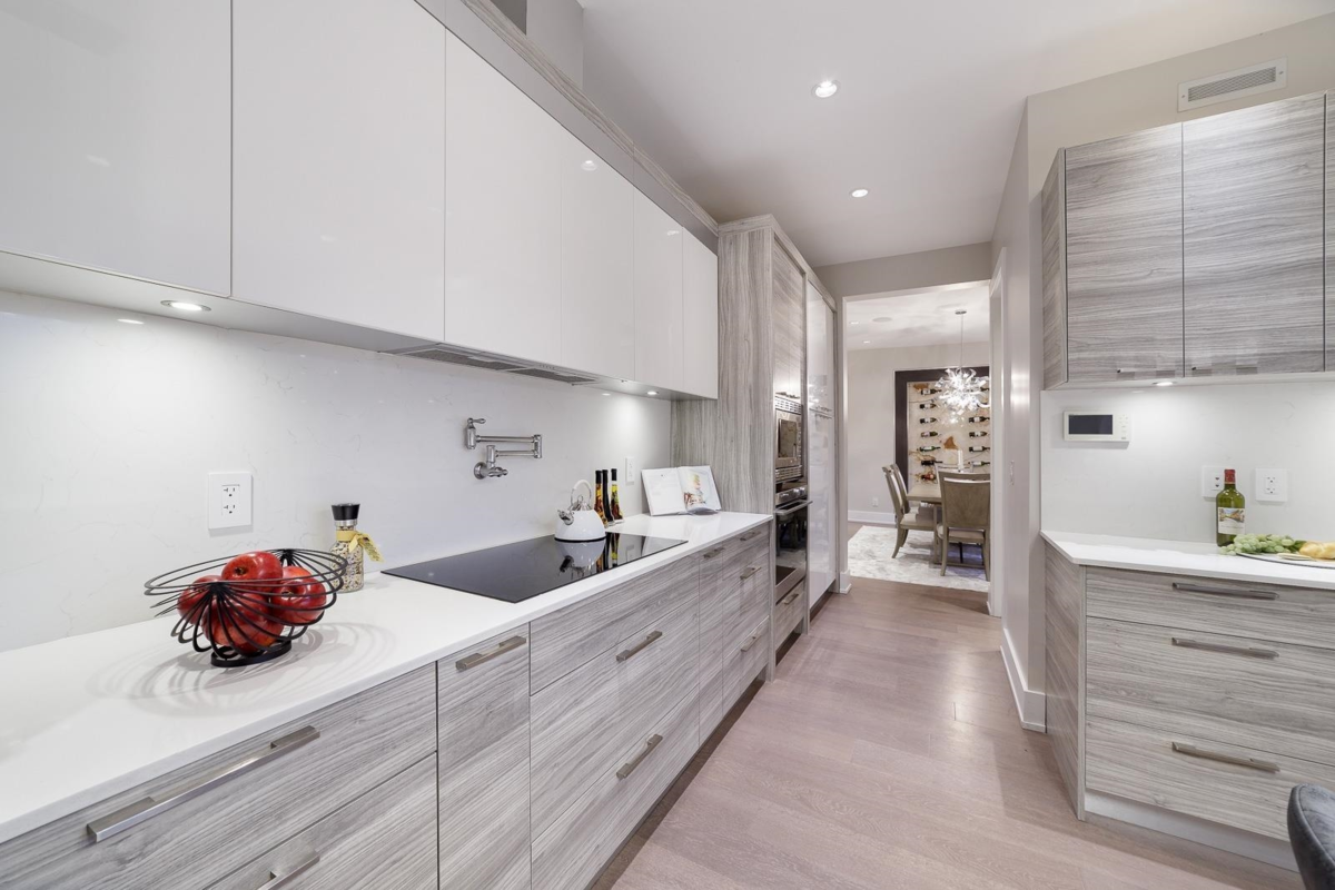 Primary Bathroom Photo of 517 Granada Crescent, North Vancouver, BC