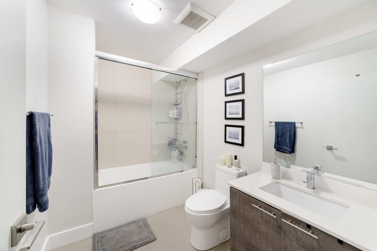 Swimming Pool Photo of 517 Granada Crescent, North Vancouver, BC