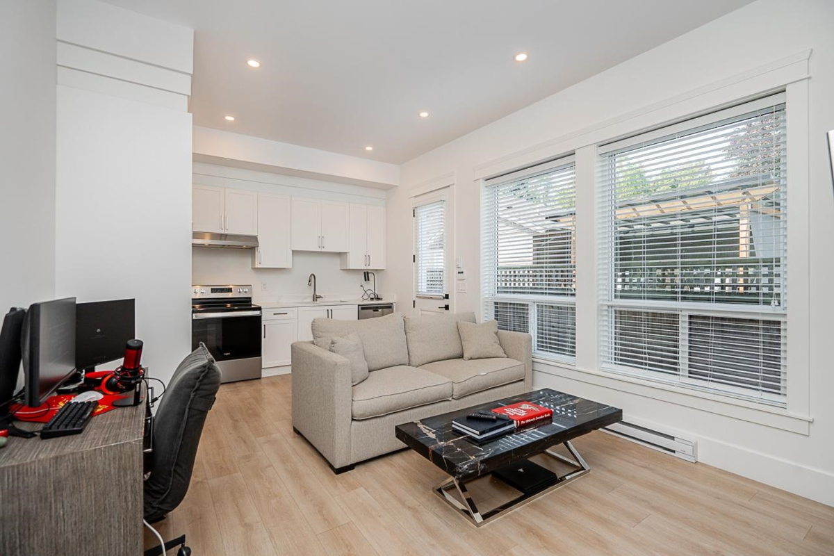 Front Yard Photo of 1130 216 Street, Langley, BC