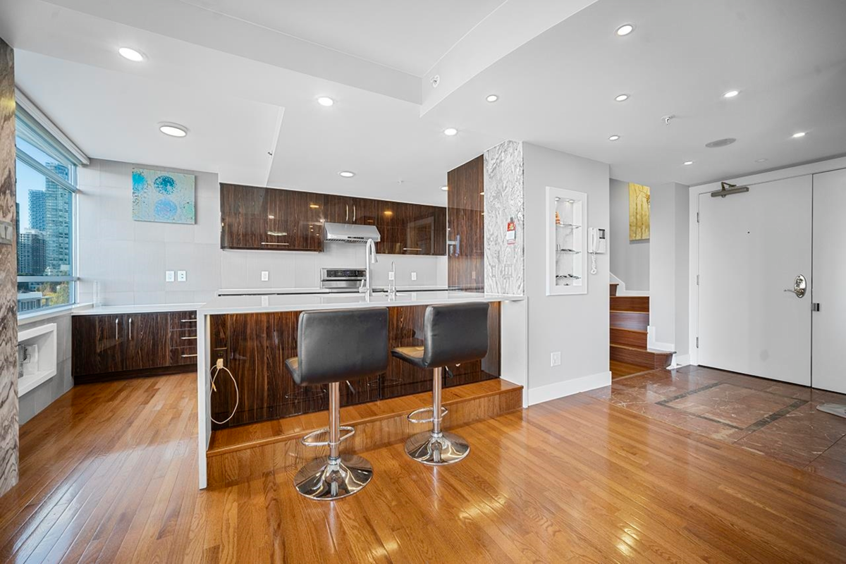 Dining Area Photo of PH1003 1288 Marinaside Crescent, Vancouver, BC