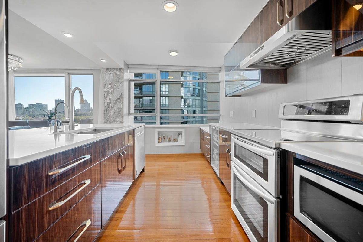 Kitchen Island Photo of PH1003 1288 Marinaside Crescent, Vancouver, BC