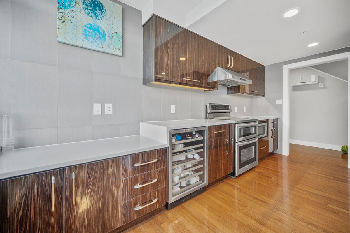 Kitchen Photo of PH1003 1288 Marinaside Crescent, Vancouver, BC