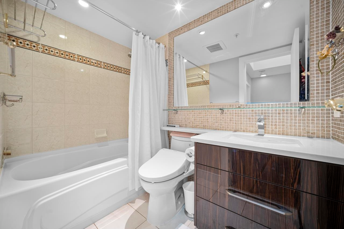 Office / Den Photo of PH1003 1288 Marinaside Crescent, Vancouver, BC