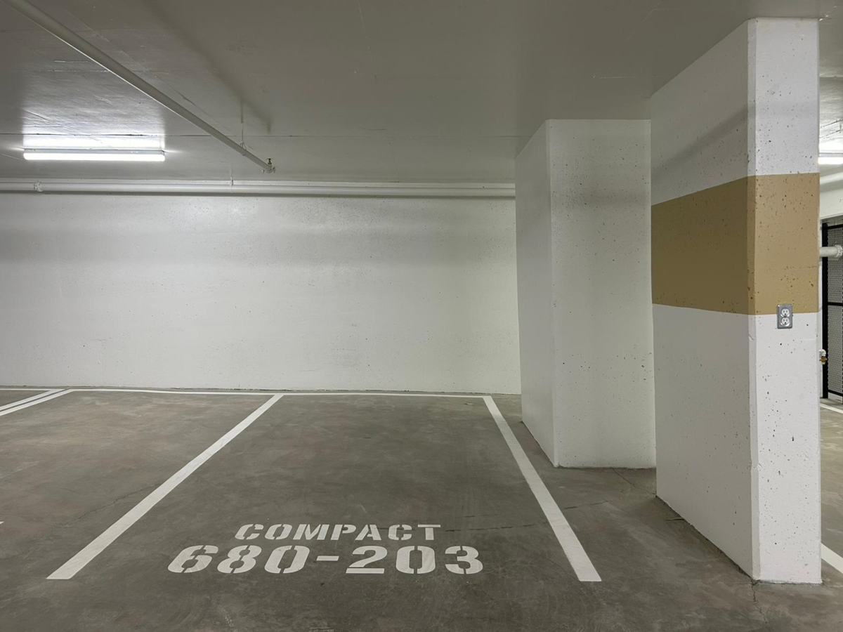 Hallway Photo of 1802 680 Quayside Drive, New Westminster, BC