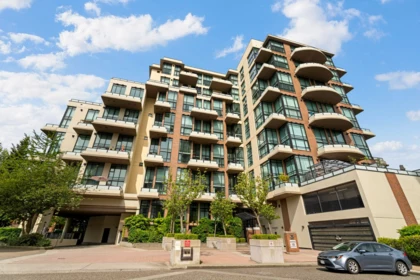 325 10 Renaissance Square, New Westminster, BC, New Westminster — Apartment/Condo for sale