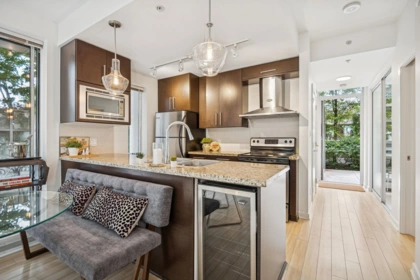 239 188 Keefer Place, Vancouver, BC