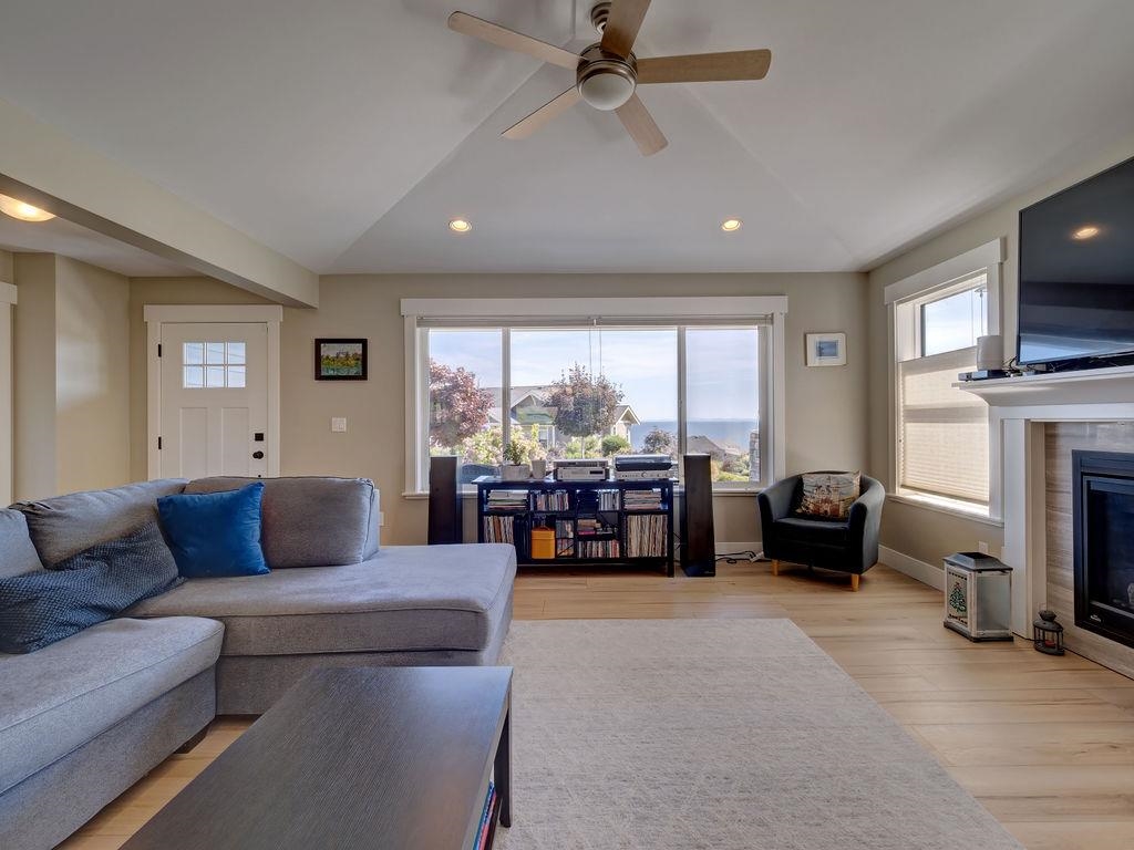 Basement Recreation Room Photo of 5537 Peregrine Crescent, Sechelt, BC