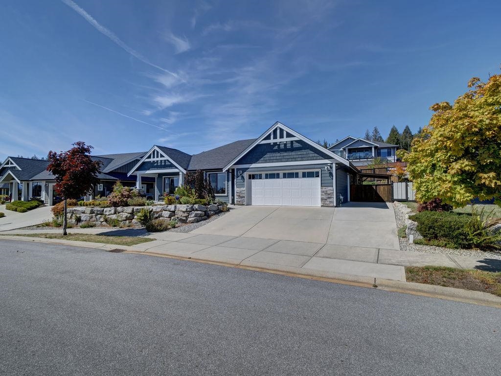 Kitchen Island Photo of 5537 Peregrine Crescent, Sechelt, BC