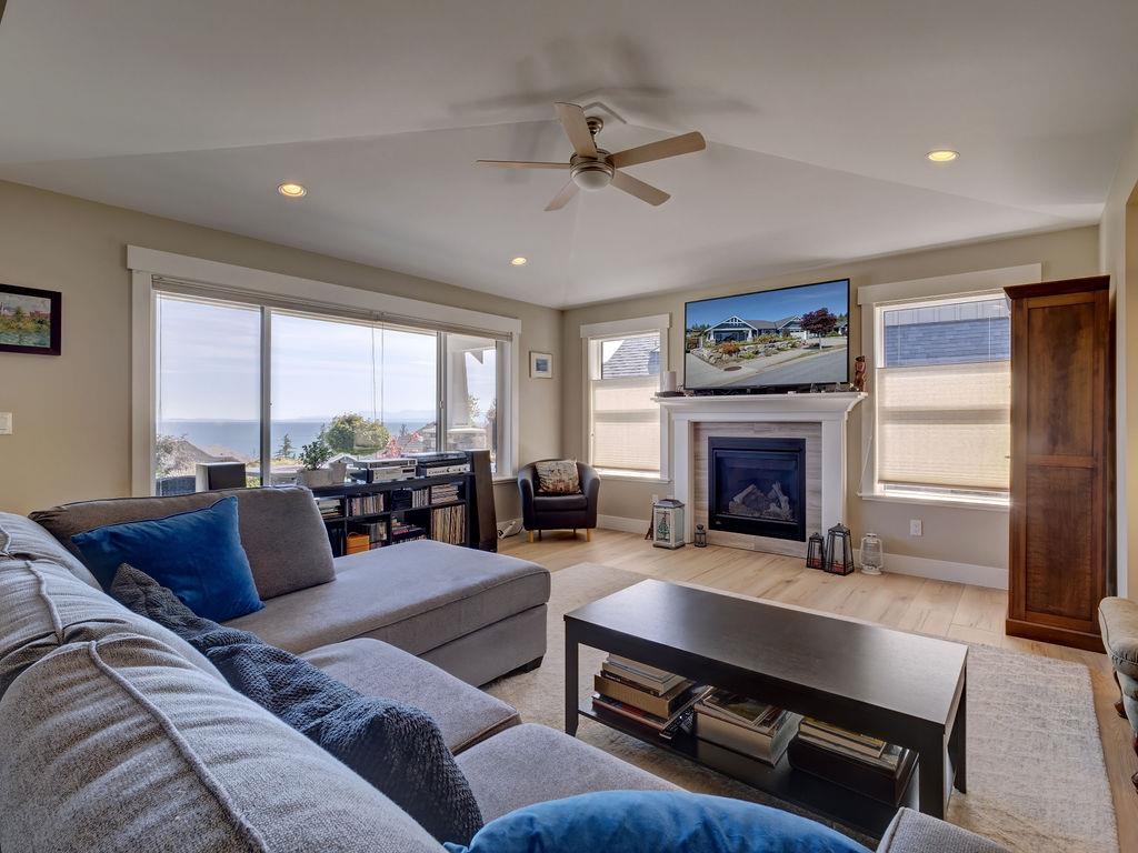 Powder Room Photo of 5537 Peregrine Crescent, Sechelt, BC