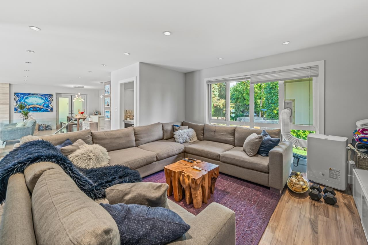 Breakfast Nook Photo of 3630 Bluebonnet Road, North Vancouver, BC