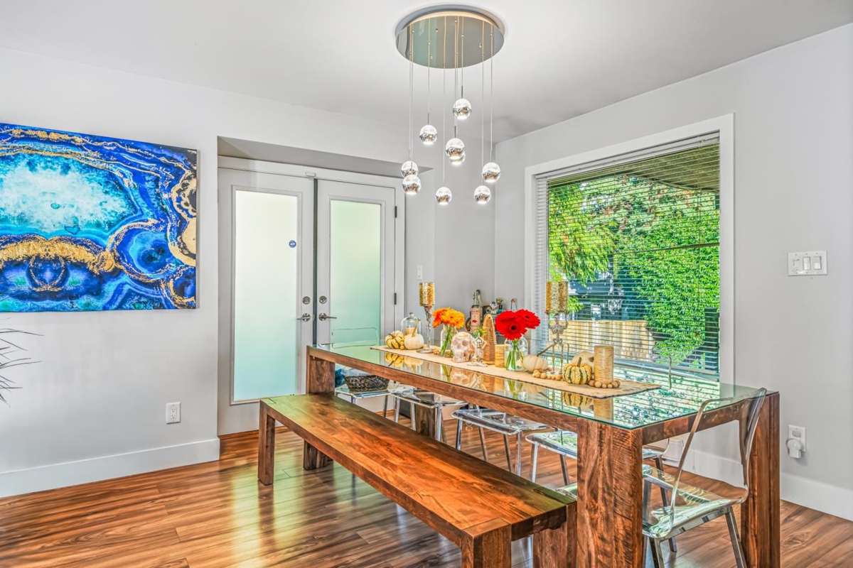 Kitchen Island Photo of 3630 Bluebonnet Road, North Vancouver, BC