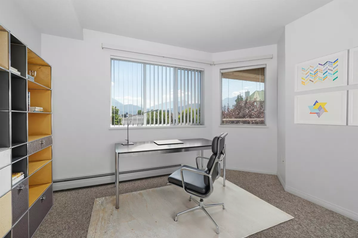 Entry Foyer Photo of 202 7685 Amber Drive, Chilliwack, BC
