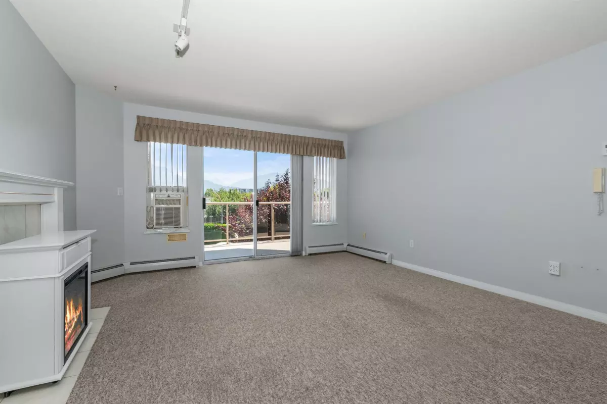 Kitchen Photo of 202 7685 Amber Drive, Chilliwack, BC