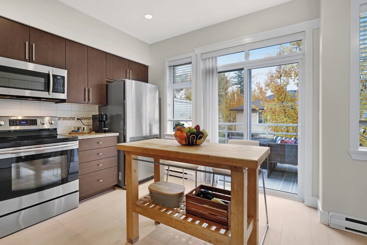 Dining Area Photo of 73 15405 31 Avenue, Surrey, BC