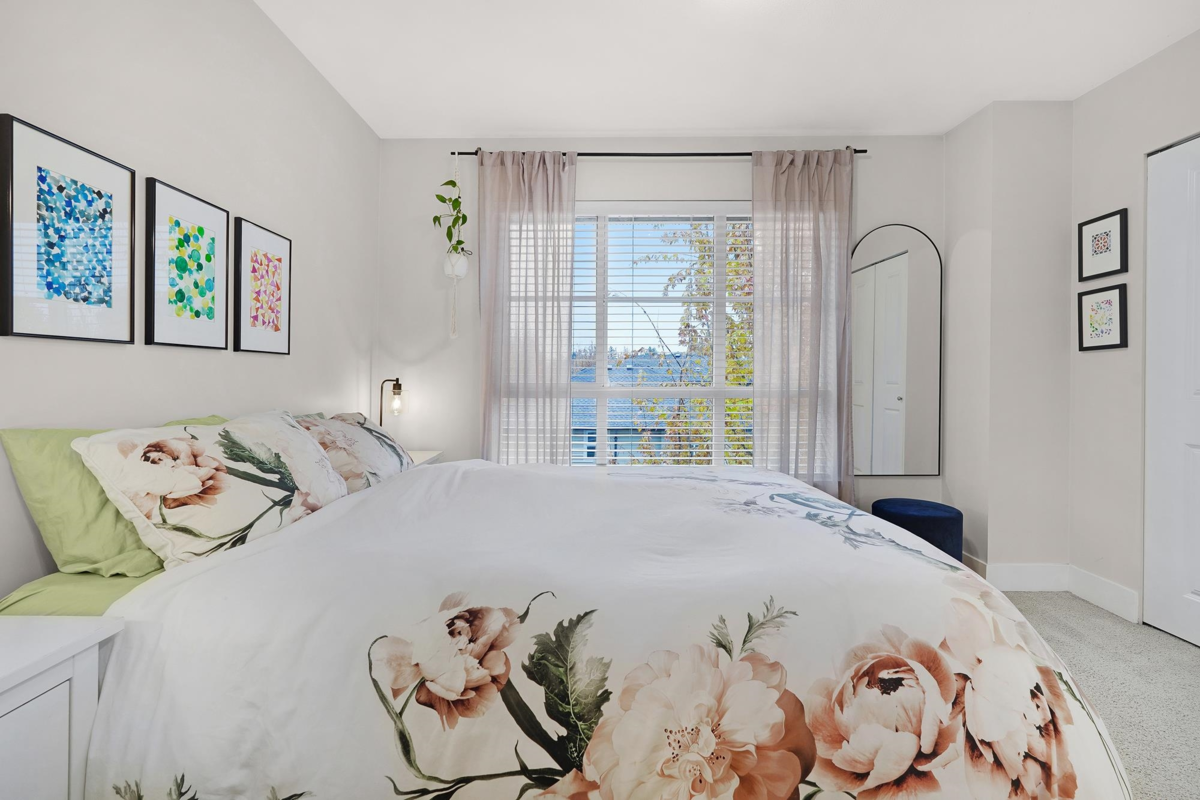 Entry Foyer Photo of 73 15405 31 Avenue, Surrey, BC