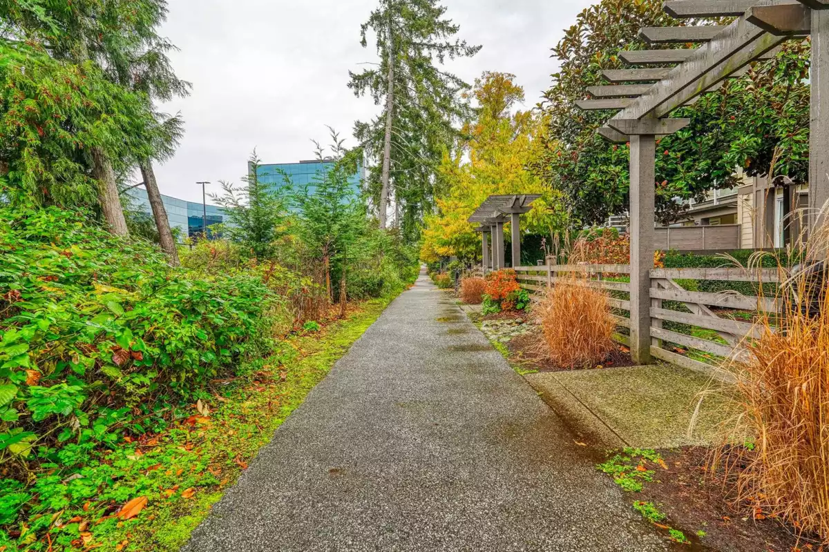 Front Yard Photo of 73 15405 31 Avenue, Surrey, BC