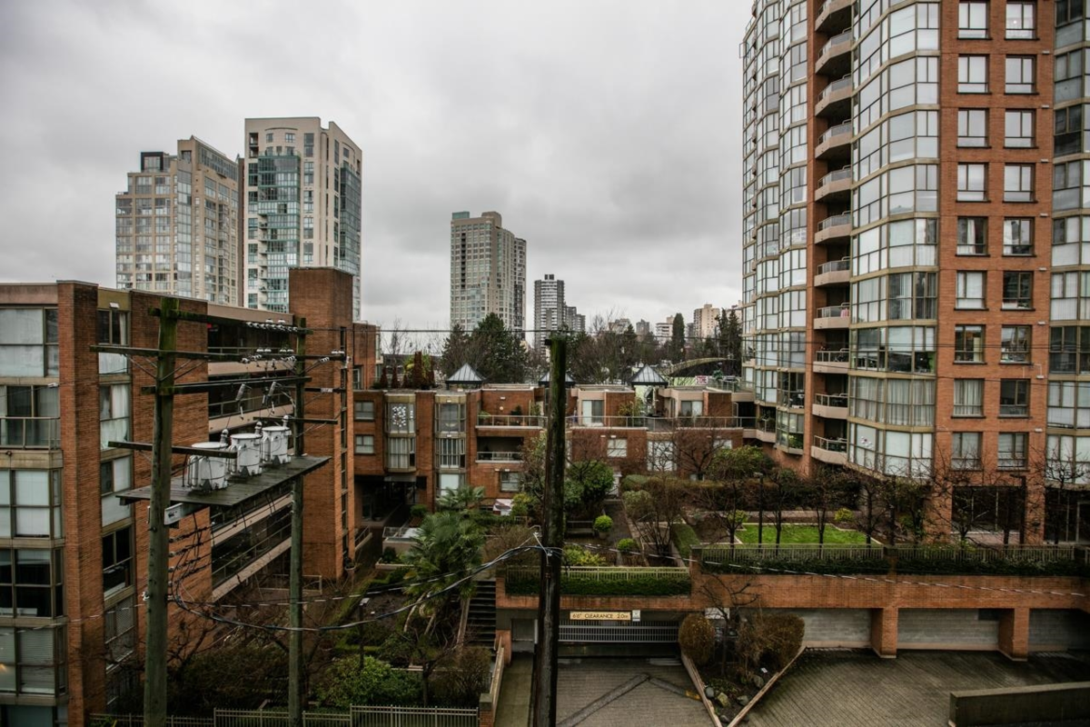 Dining Area Photo of 501 1455 Howe Street, Vancouver, BC