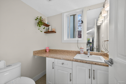 Walk-In Closet Photo of 266 32550 Maclure Road, Abbotsford, BC