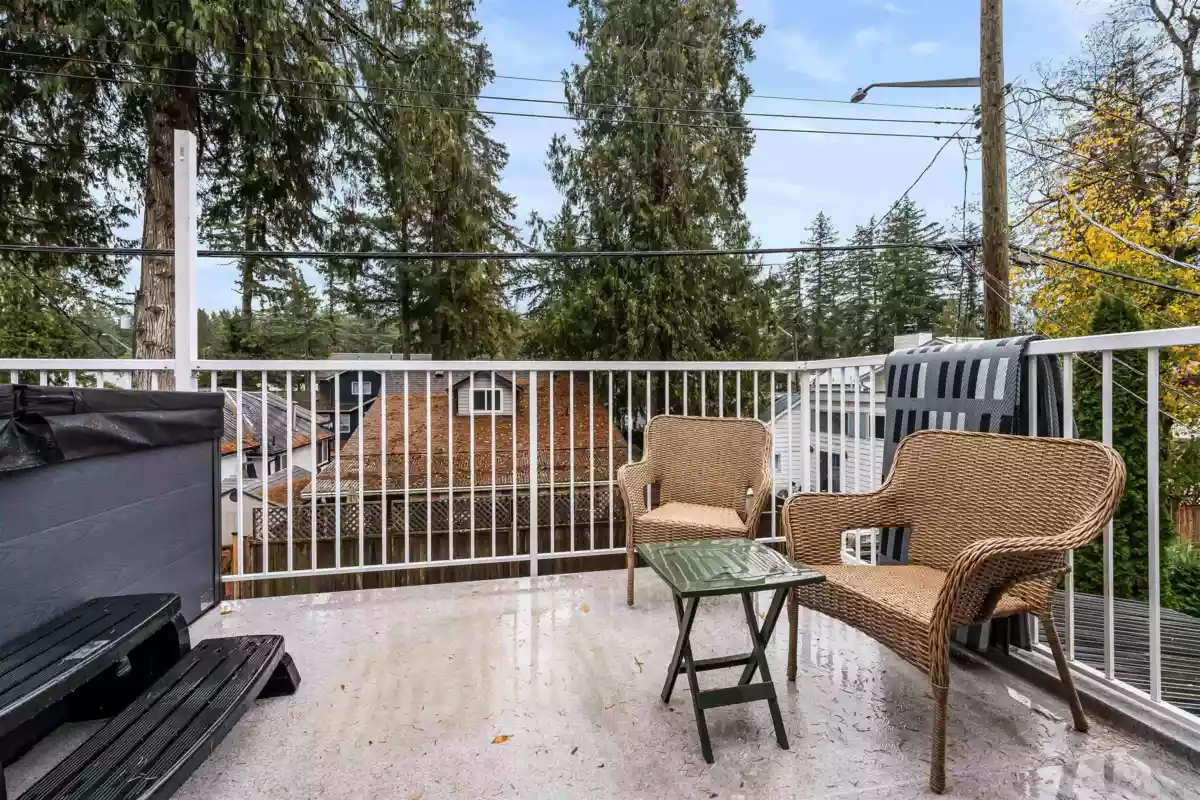 Entry Foyer Photo of 275 Fir Street, Cultus Lake, BC