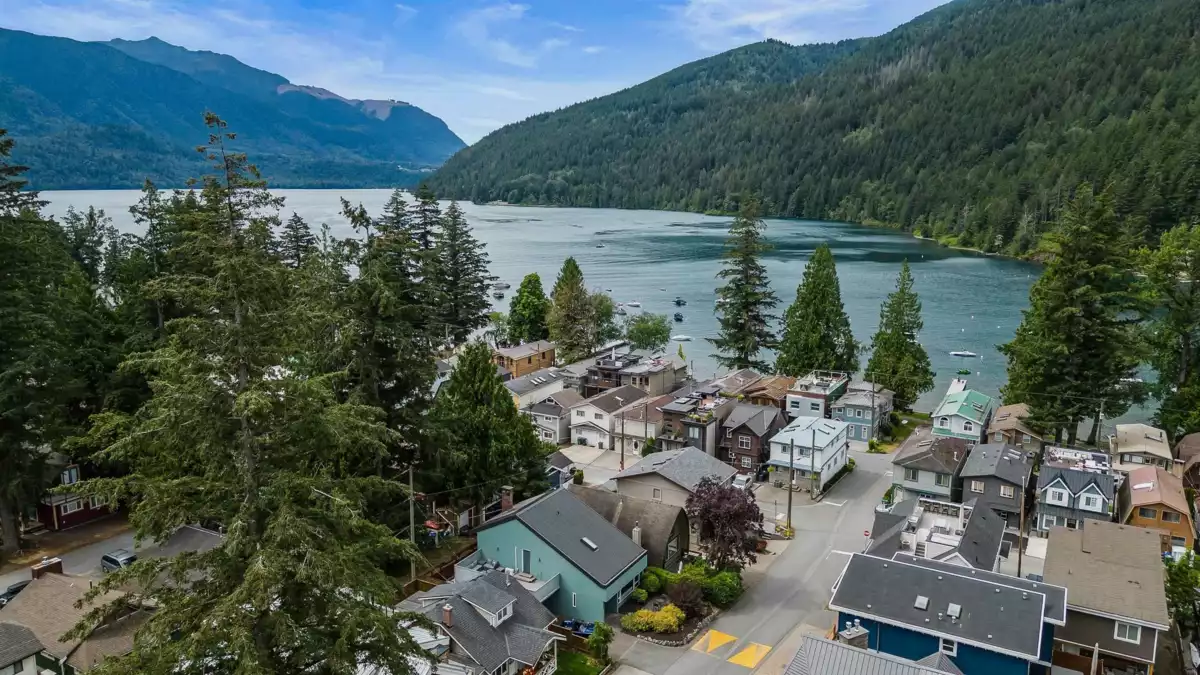 Front Yard Photo of 275 Fir Street, Cultus Lake, BC