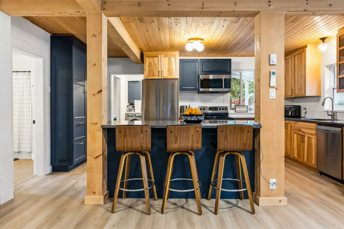 Kitchen Island Photo of 275 Fir Street, Cultus Lake, BC