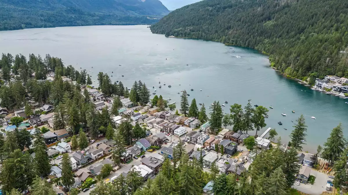 Outdoor Deck Photo of 275 Fir Street, Cultus Lake, BC
