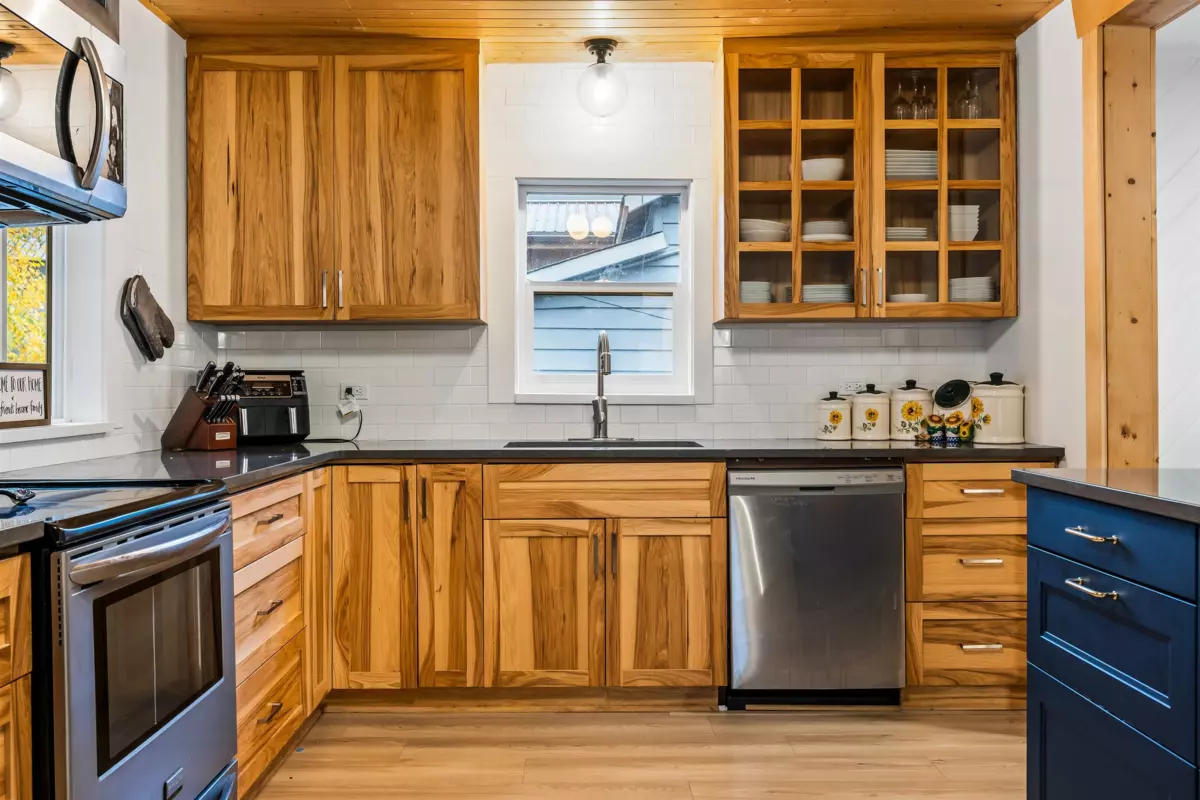 Primary Bathroom Photo of 275 Fir Street, Cultus Lake, BC