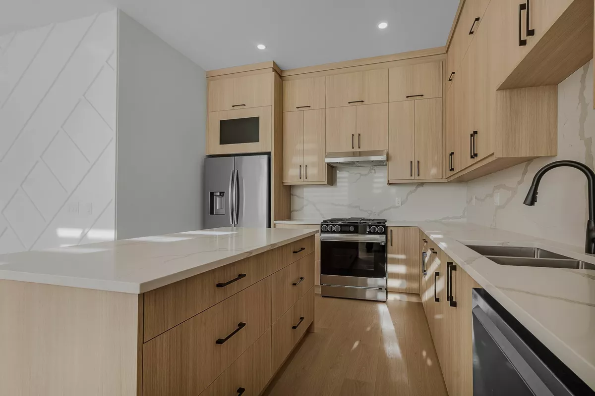 Guest Bathroom Photo of 11 4217 Old Clayburn Road, Abbotsford, BC