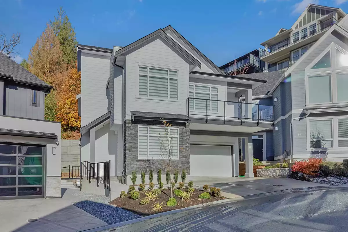Living Room Photo of 11 4217 Old Clayburn Road, Abbotsford, BC