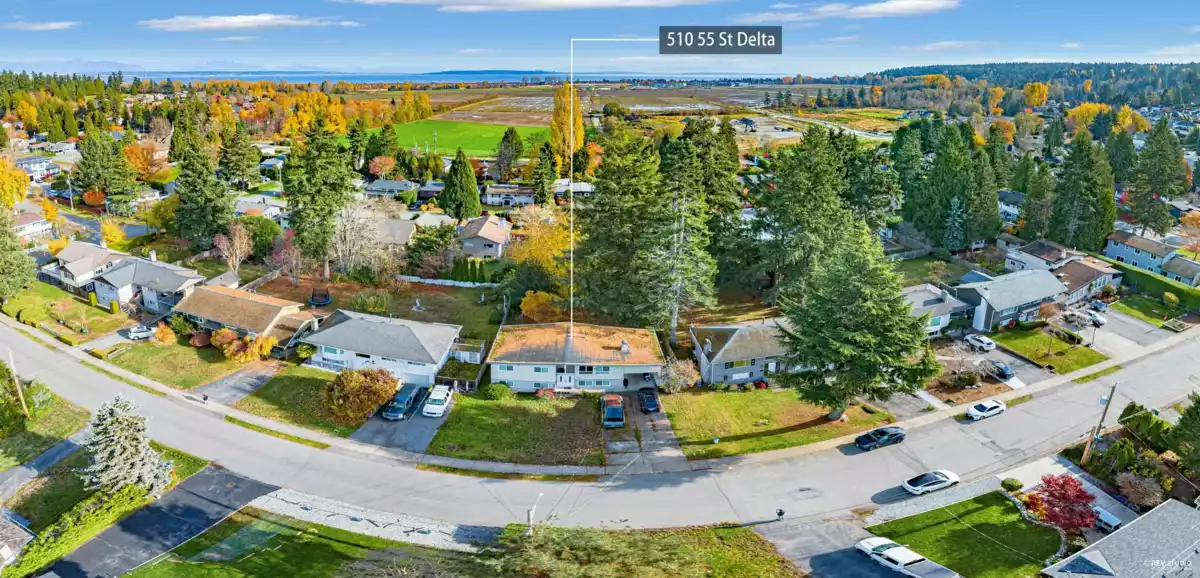 Primary Bathroom Photo of 510 55 Street, Delta, BC